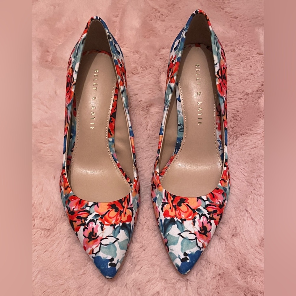 Kelly and Katie Size 6 Flower High Heels